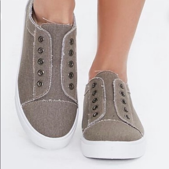 Shoes - NWT Canvas Sneakers